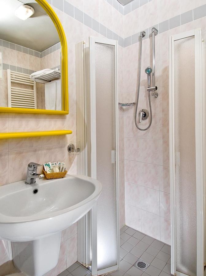 Hotel Novella Misano Adriatico Eksteriør bilde