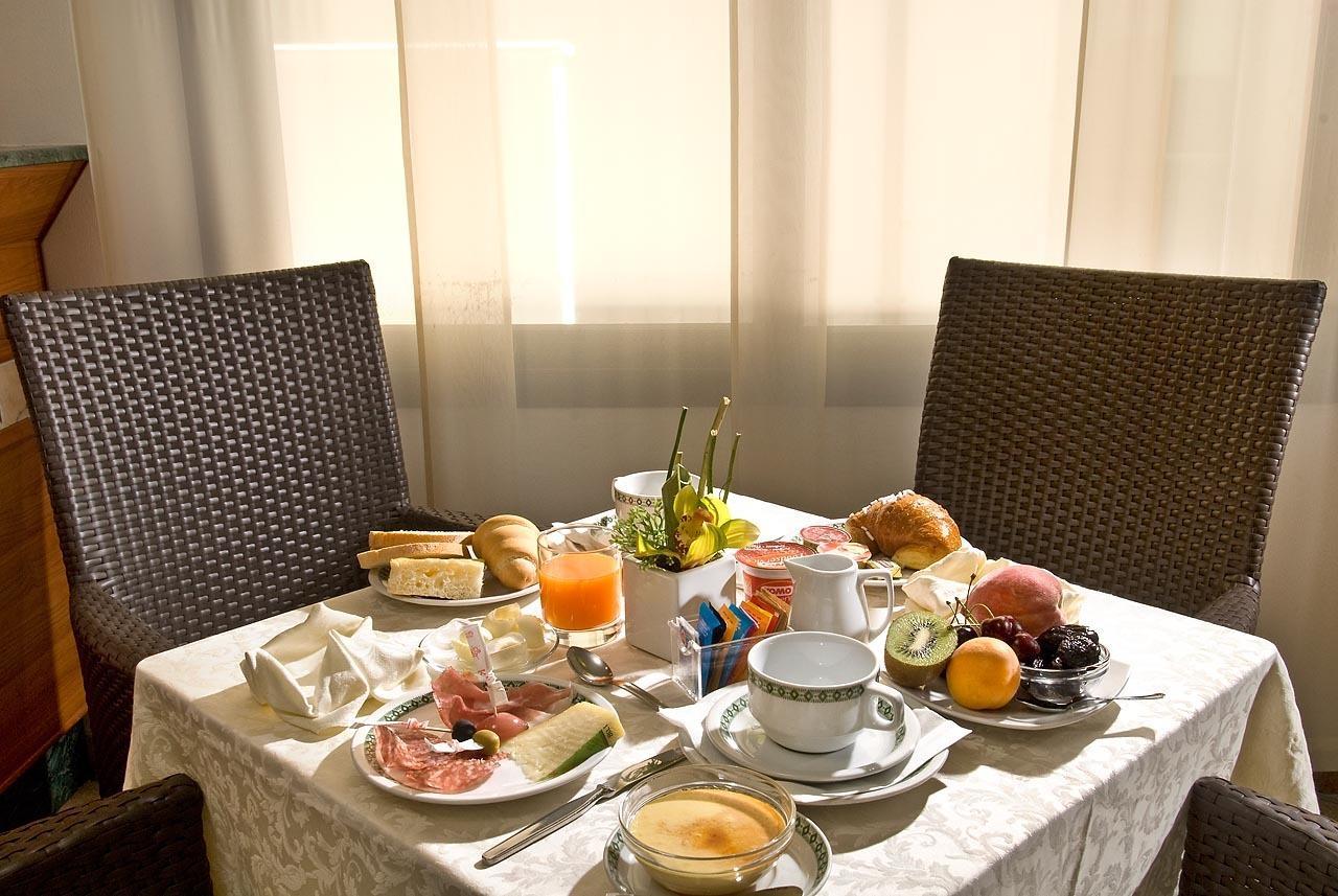 Hotel Novella Misano Adriatico Eksteriør bilde